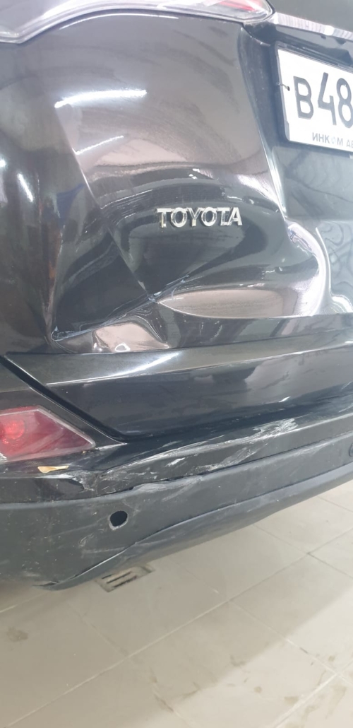 Удаление (ремонт) вмятины без покраски, на багажнике автомобиля Тоёта (Toyota)